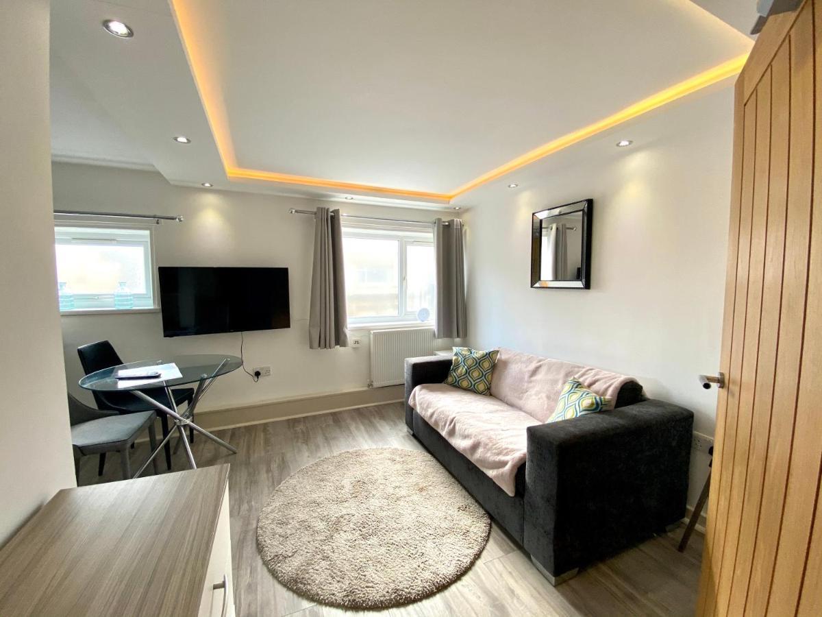 Kennedy House By Service Apartment *