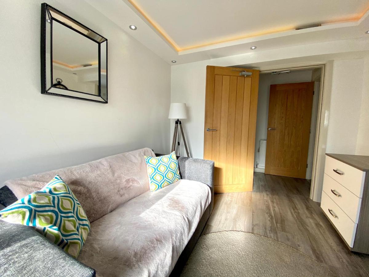 Kennedy House By Service Apartment