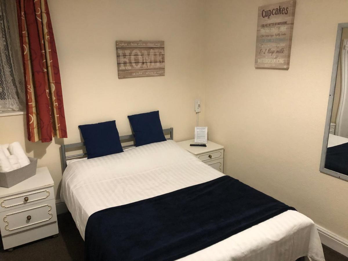 Victoria House - Self Catering Quiet - Adult Singles And Couples Only Guest house *
