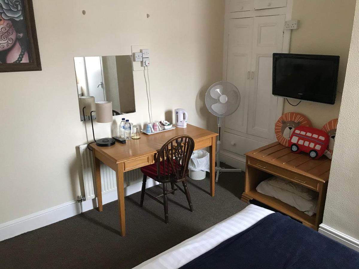 Victoria House - Self Catering Quiet - Adult Singles And Couples Only Guest house
