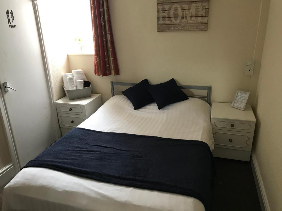 Guest house Victoria House - Self Catering Quiet - Adult Singles And Couples Only Blackpool