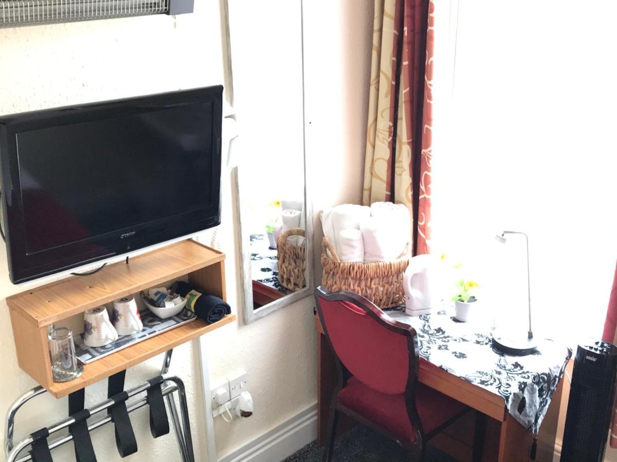 Victoria House - Self Catering Quiet - Adult Singles And Couples Only Guest house *