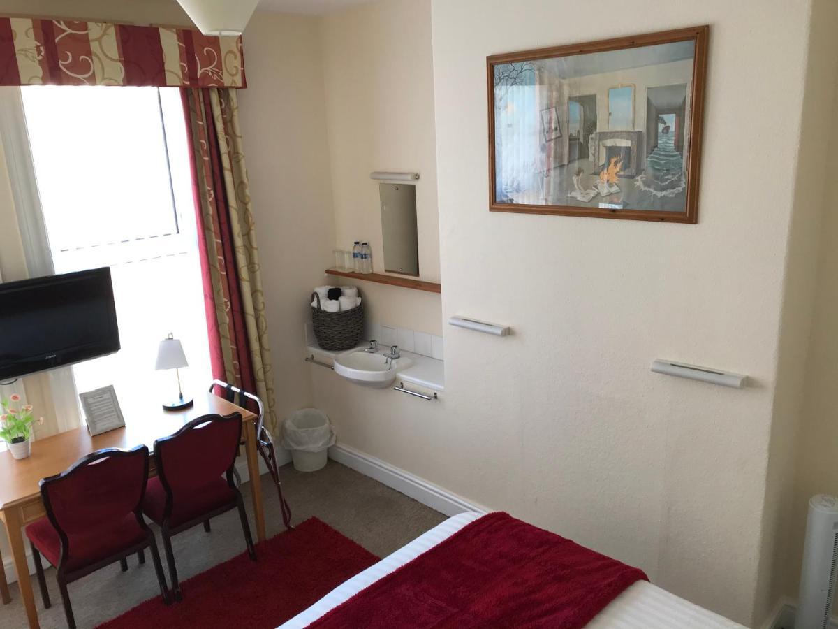 Guest house Victoria House - Self Catering Quiet - Adult Singles And Couples Only