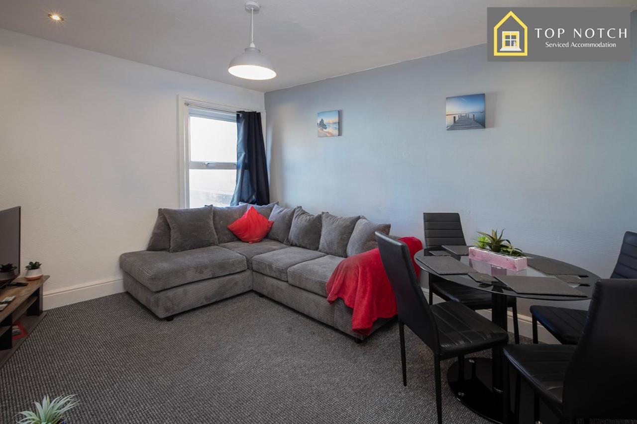 2 Bedroom At , Top Notch Serviced , Free Wifi * Blackpool