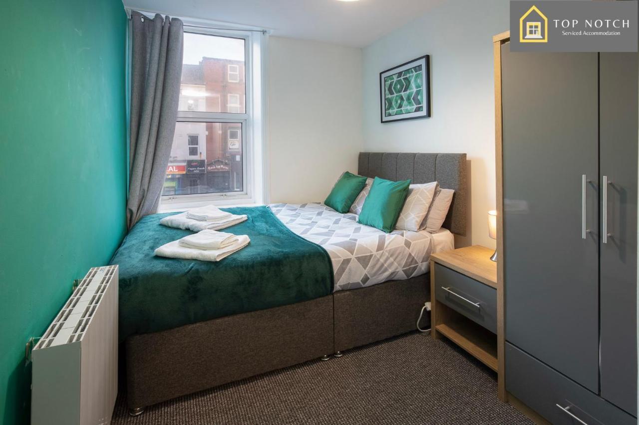 2 Bedroom At , Top Notch Serviced , Free Wifi * Blackpool