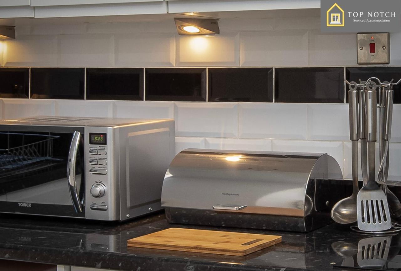 2 Bedroom At , Top Notch Serviced , Free Wifi Apartment *