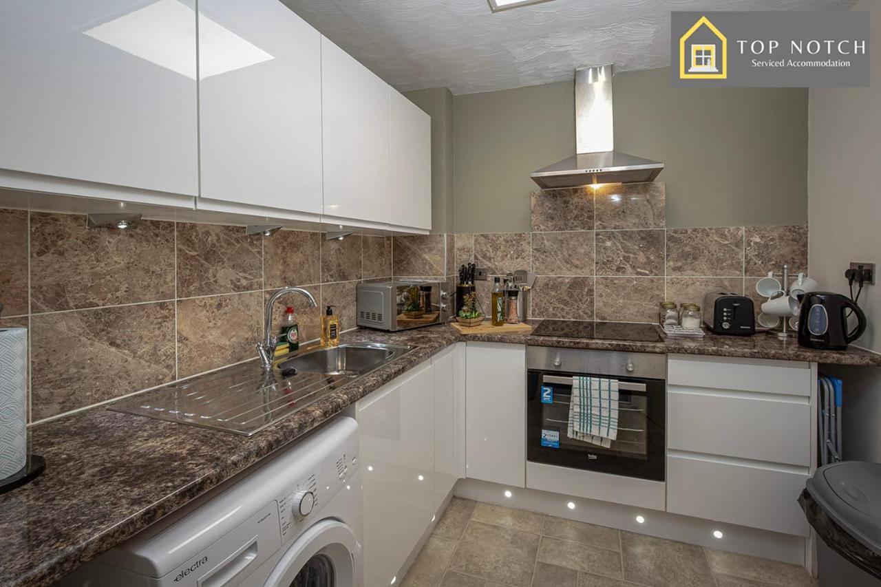 Apartment 2 Bedroom At , Top Notch Serviced , Free Wifi *