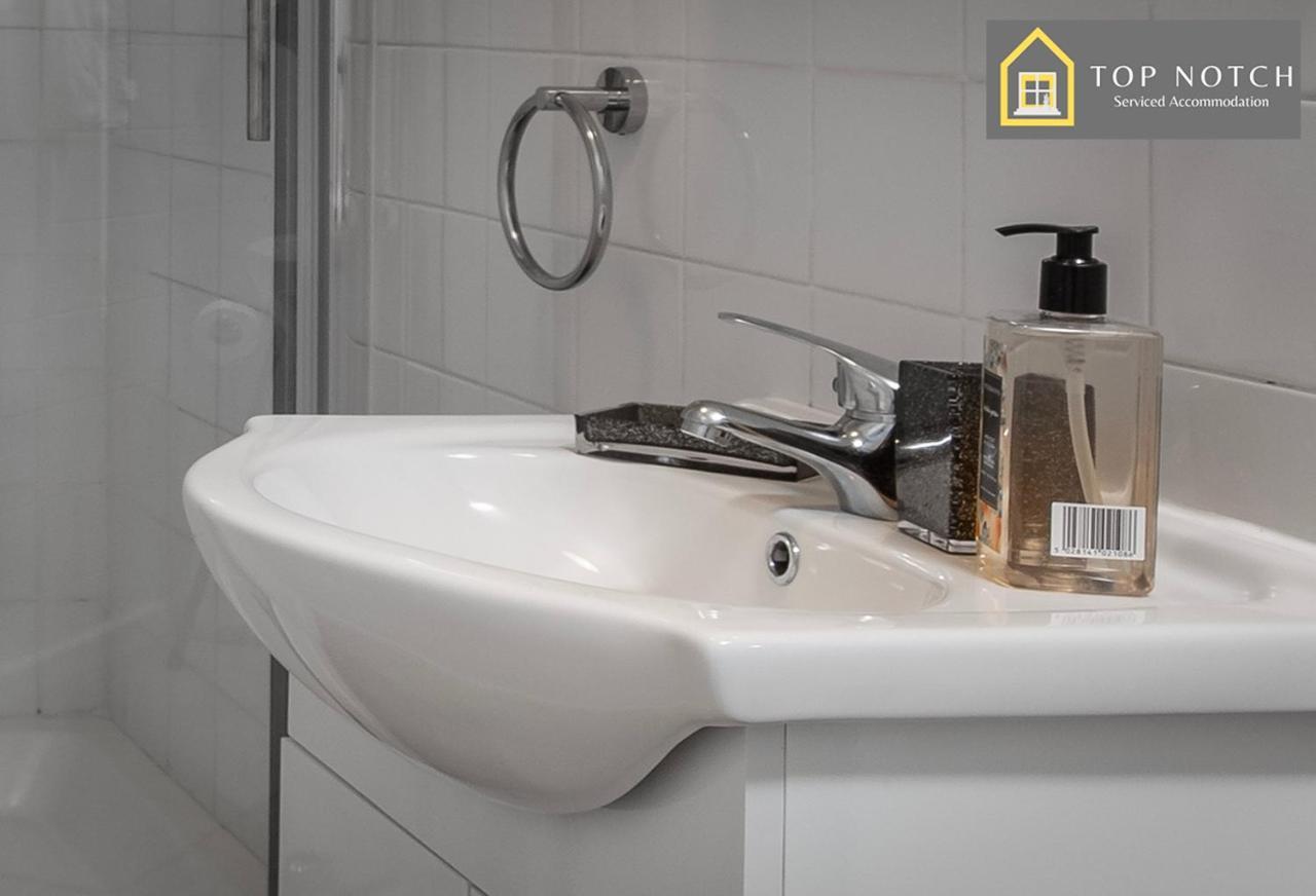 2 Bedroom At , Top Notch Serviced , Free Wifi *
