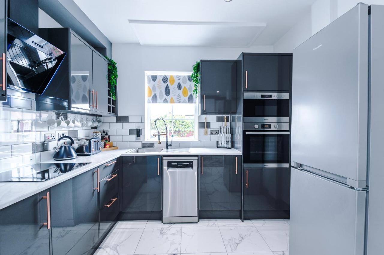 Only Family Groups - Pets For Free - Sleeps 8 - Sofabed Blackpool