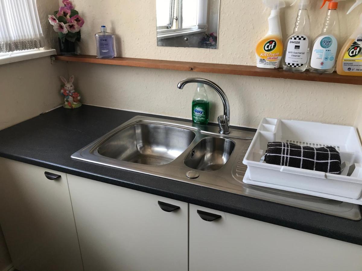Victoria House - Self Catering Quiet - Adult Singles And Couples Only