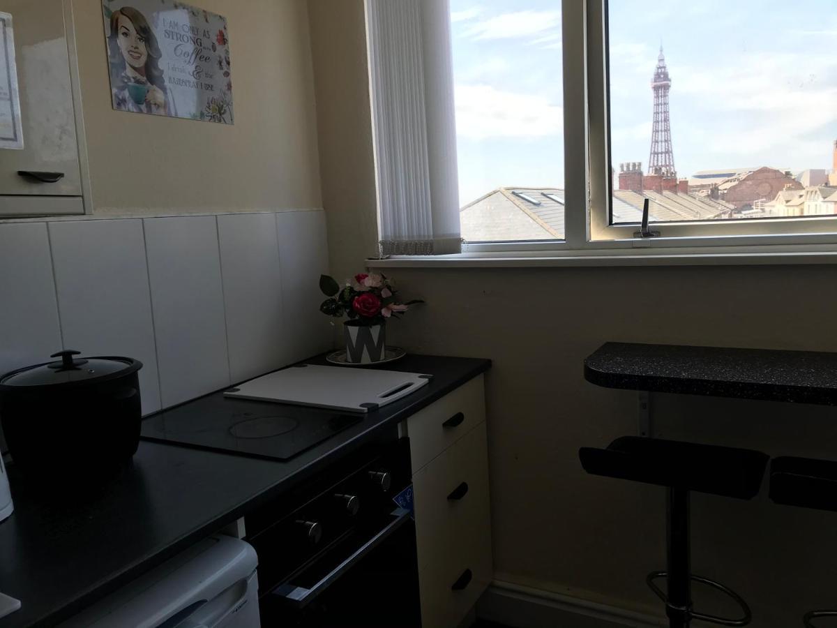Victoria House - Self Catering Quiet - Adult Singles And Couples Only Guest house