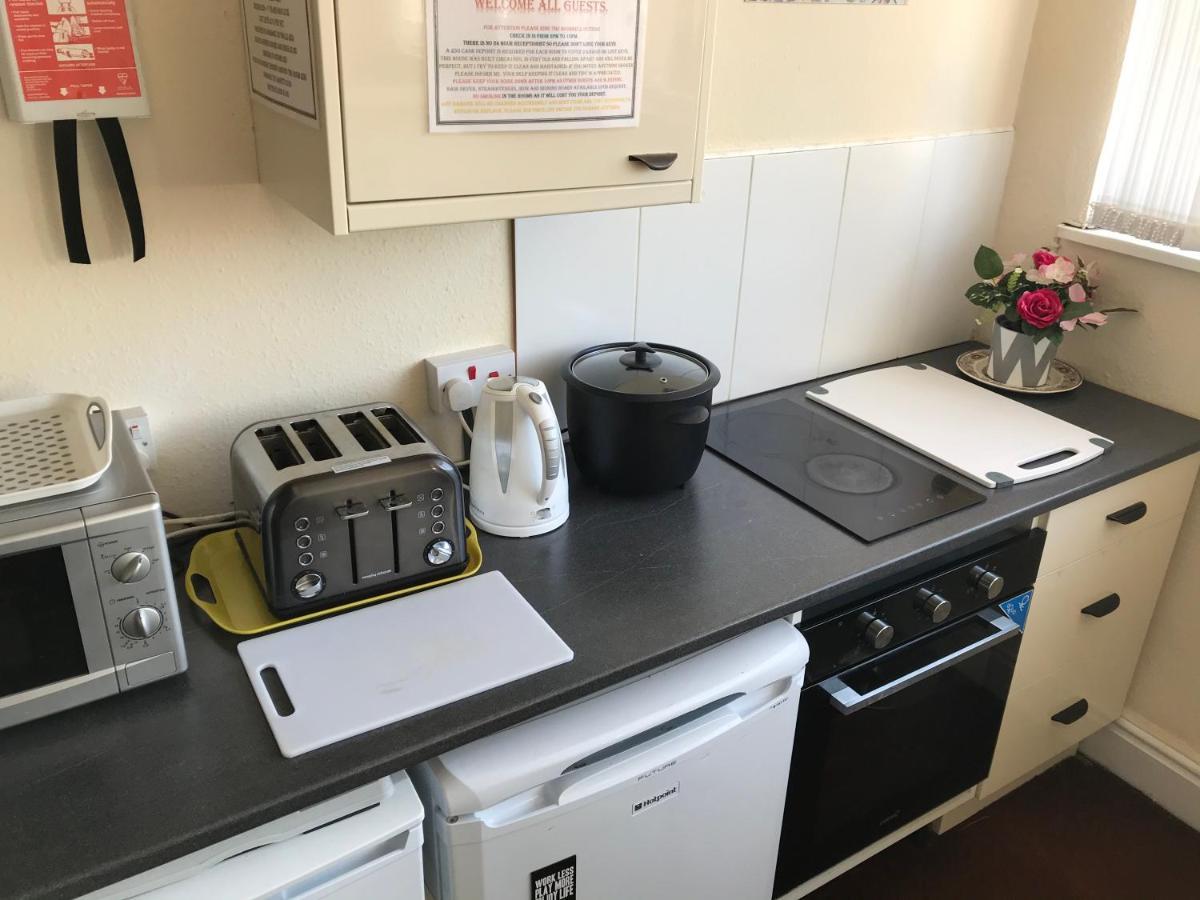 Victoria House - Self Catering Quiet - Adult Singles And Couples Only Blackpool