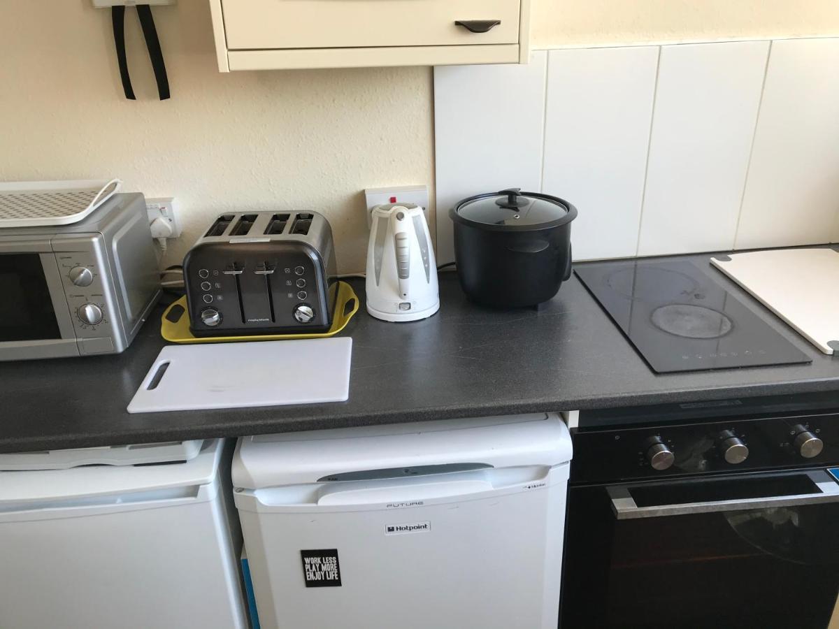 Victoria House - Self Catering Quiet - Adult Singles And Couples Only *