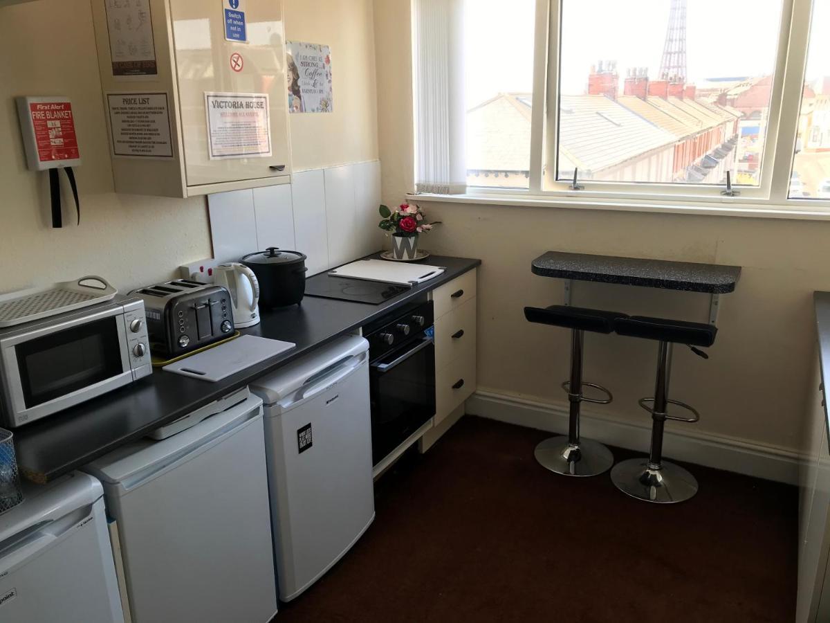 Guest house Victoria House - Self Catering Quiet - Adult Singles And Couples Only
