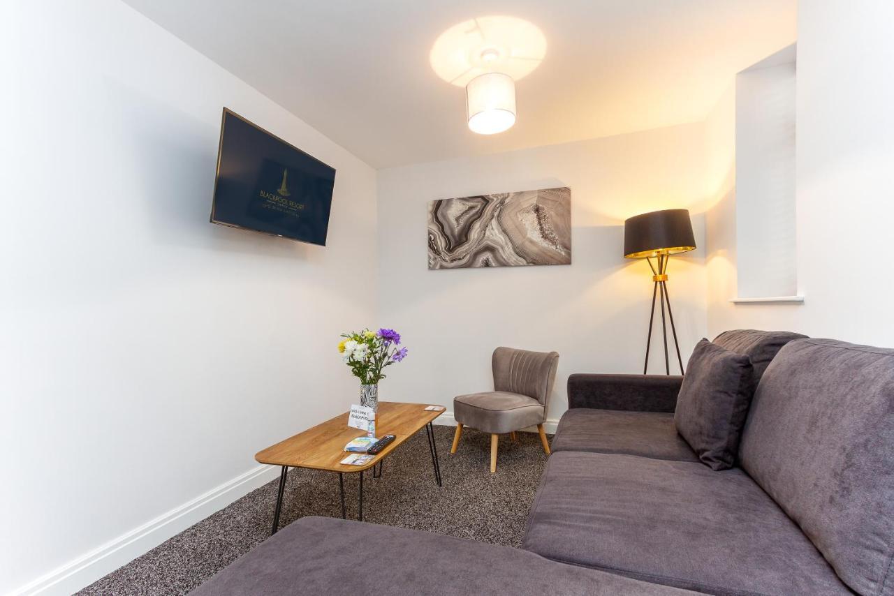 Apartment Kings Court Modern Aparthotel, Town Centre - Collection