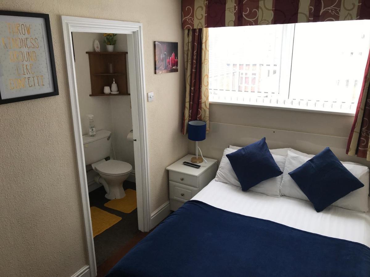 Victoria House - Self Catering Quiet - Adult Singles And Couples Only