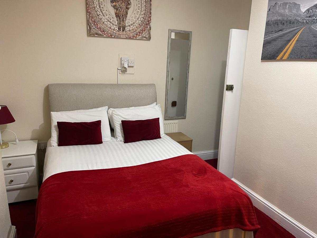 Guest house Victoria House - Self Catering Quiet - Adult Singles And Couples Only