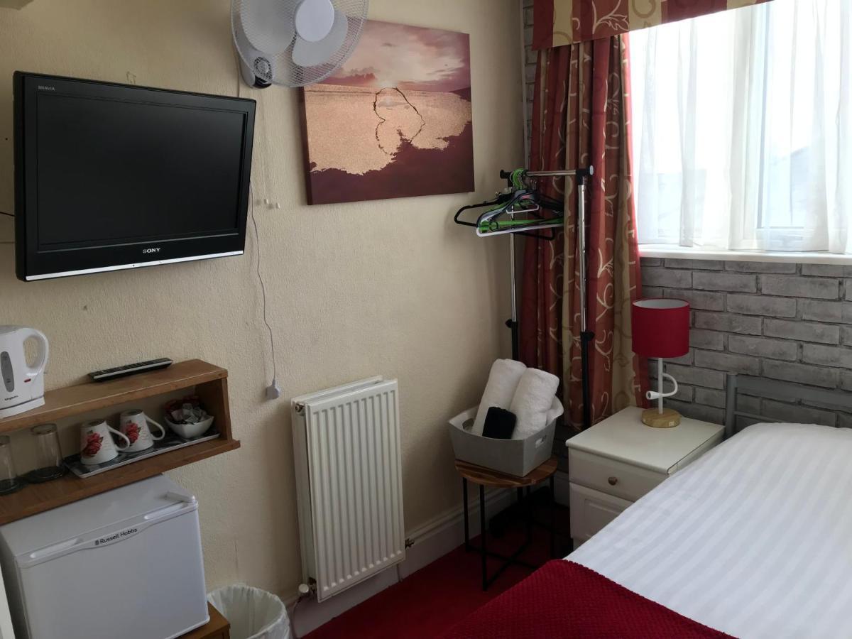 Guest house Victoria House - Self Catering Quiet - Adult Singles And Couples Only