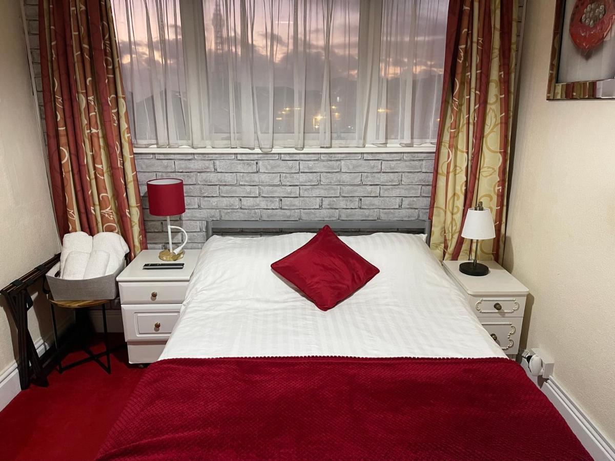 Victoria House - Self Catering Quiet - Adult Singles And Couples Only Guest house Blackpool