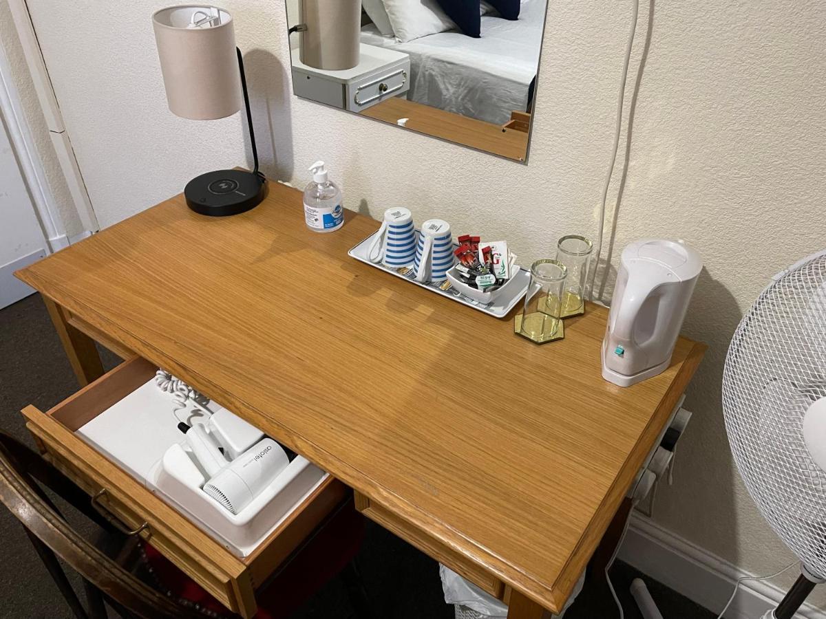 Victoria House - Self Catering Quiet - Adult Singles And Couples Only