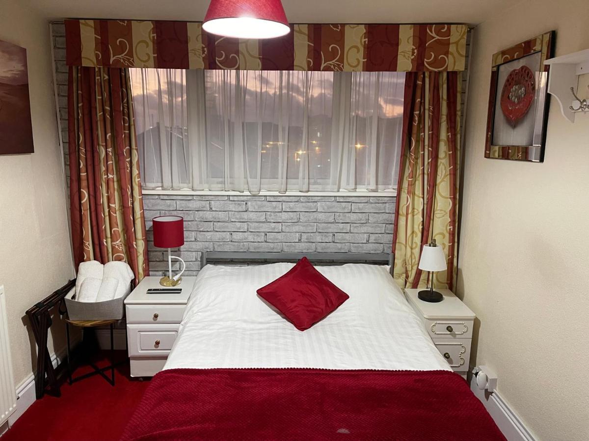 Victoria House - Self Catering Quiet - Adult Singles And Couples Only *