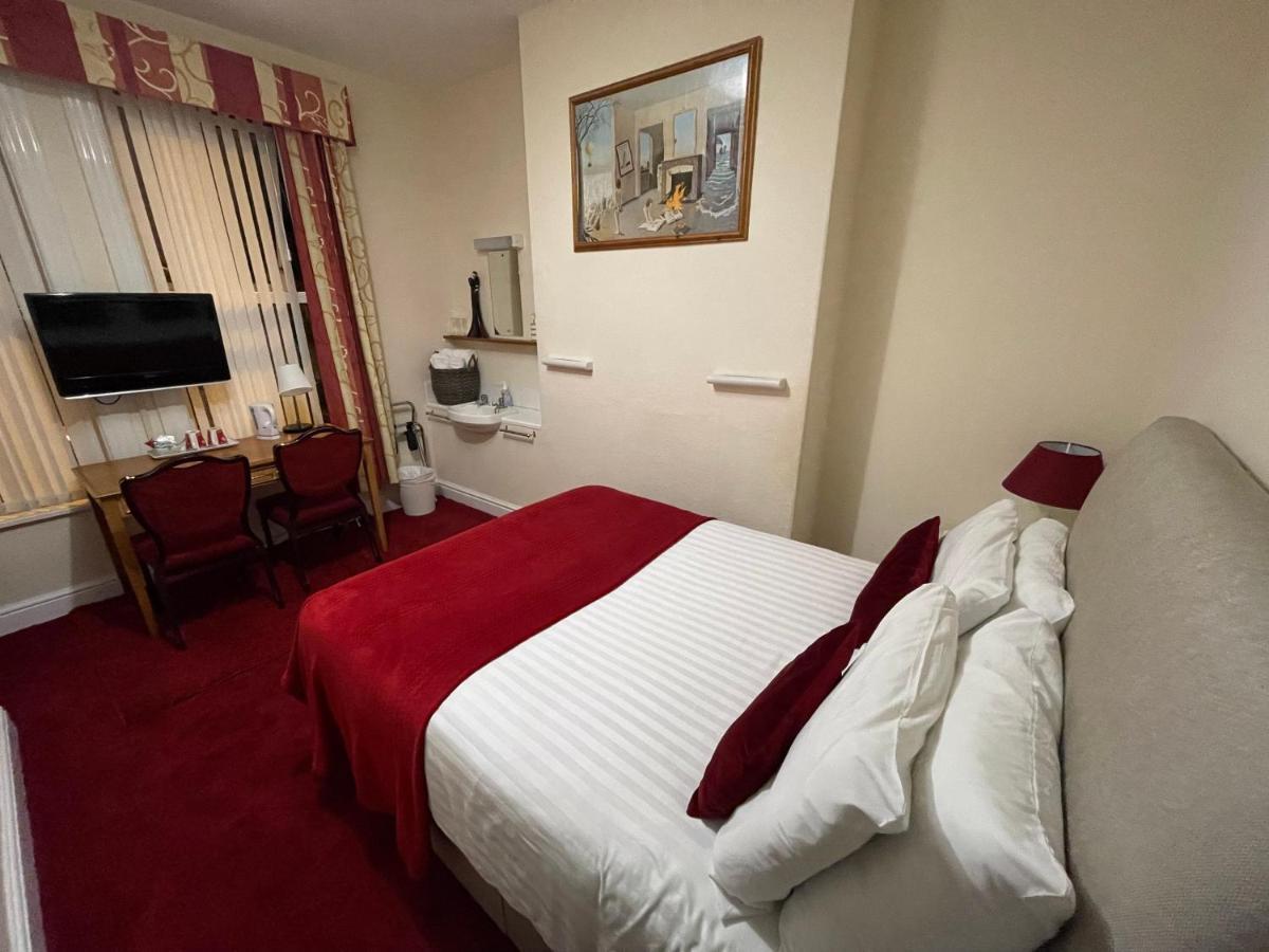 Guest house Victoria House - Self Catering Quiet - Adult Singles And Couples Only