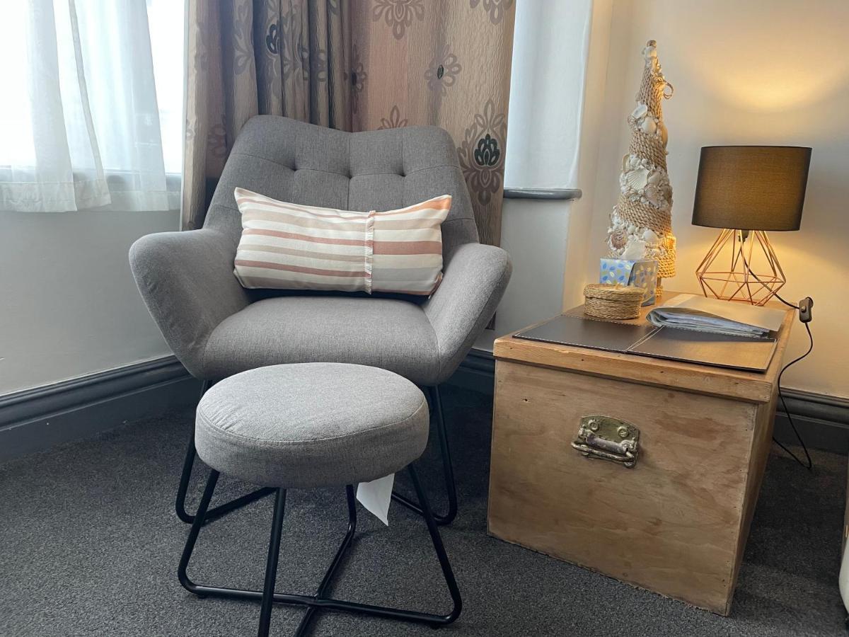 Holiday home Entire In With Free Parking And A Private Patio Garden *