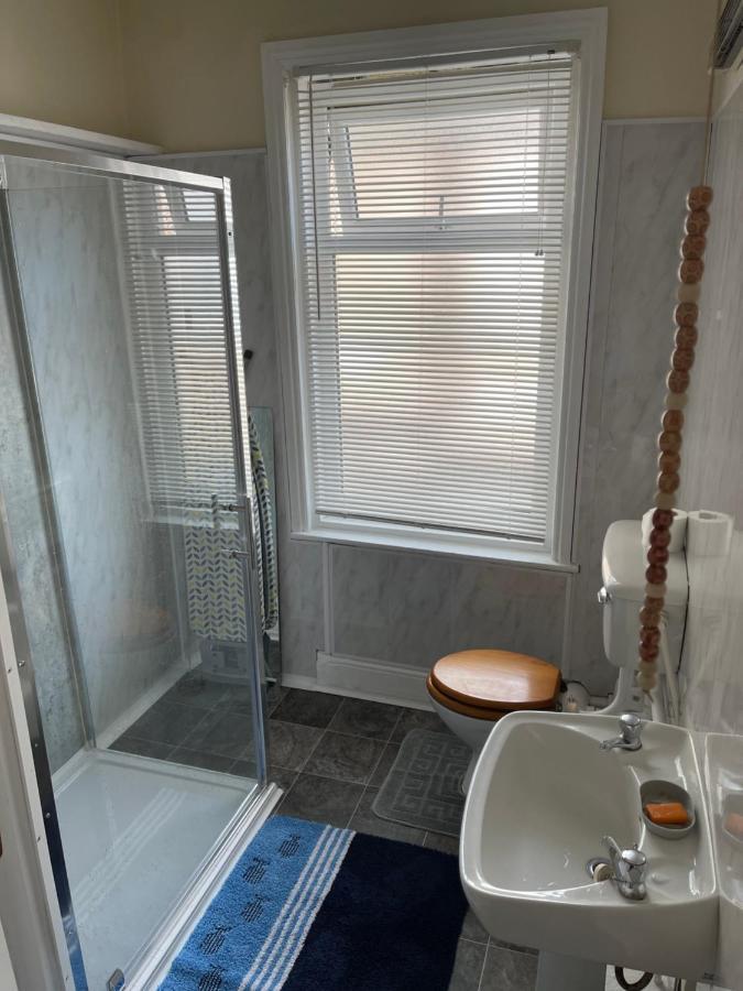 Victoria House - Self Catering Quiet - Adult Singles And Couples Only *