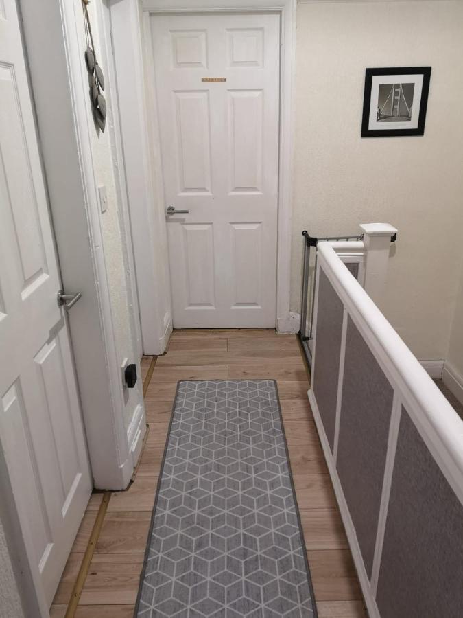 Apartment A Away From Now With Netflix And Ps4