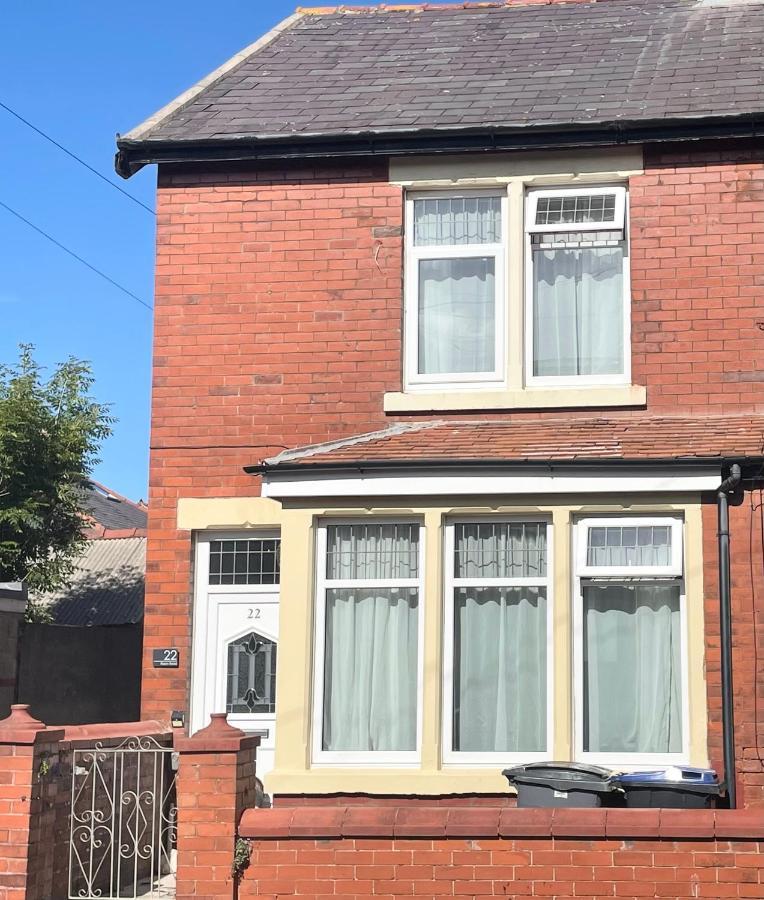 Entire In With Free Parking And A Private Patio Garden *
