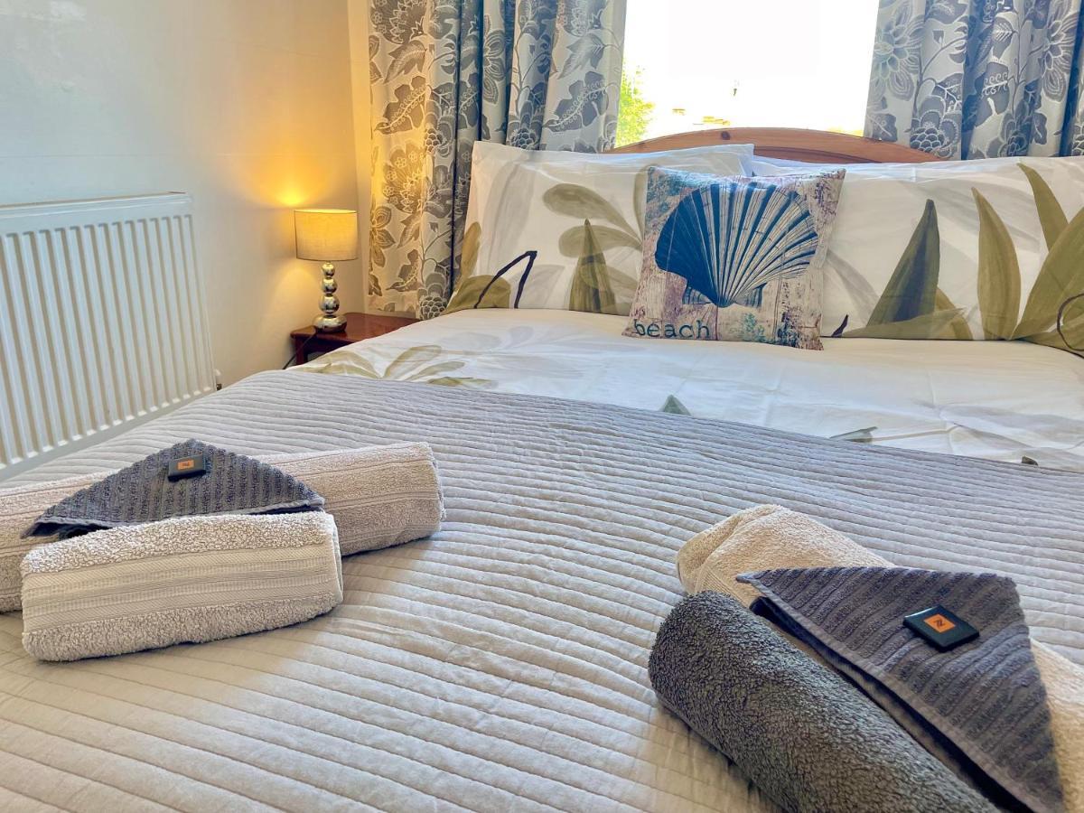 Entire In With Free Parking And A Private Patio Garden Holiday home Blackpool