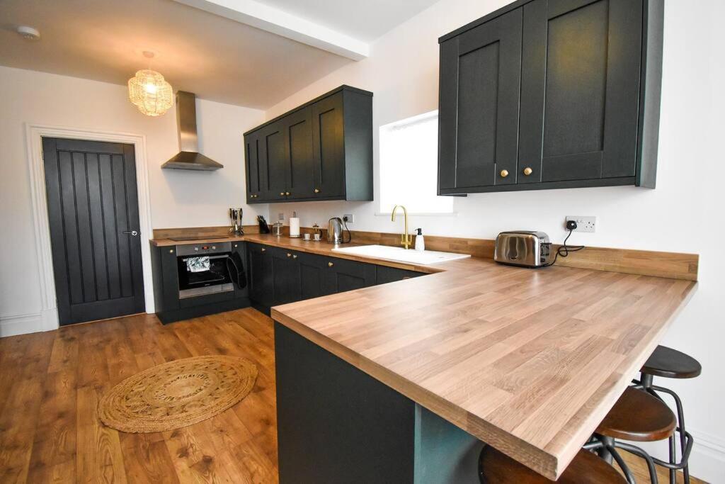 Hesketh - 4 Bedroom Seaside Villa *