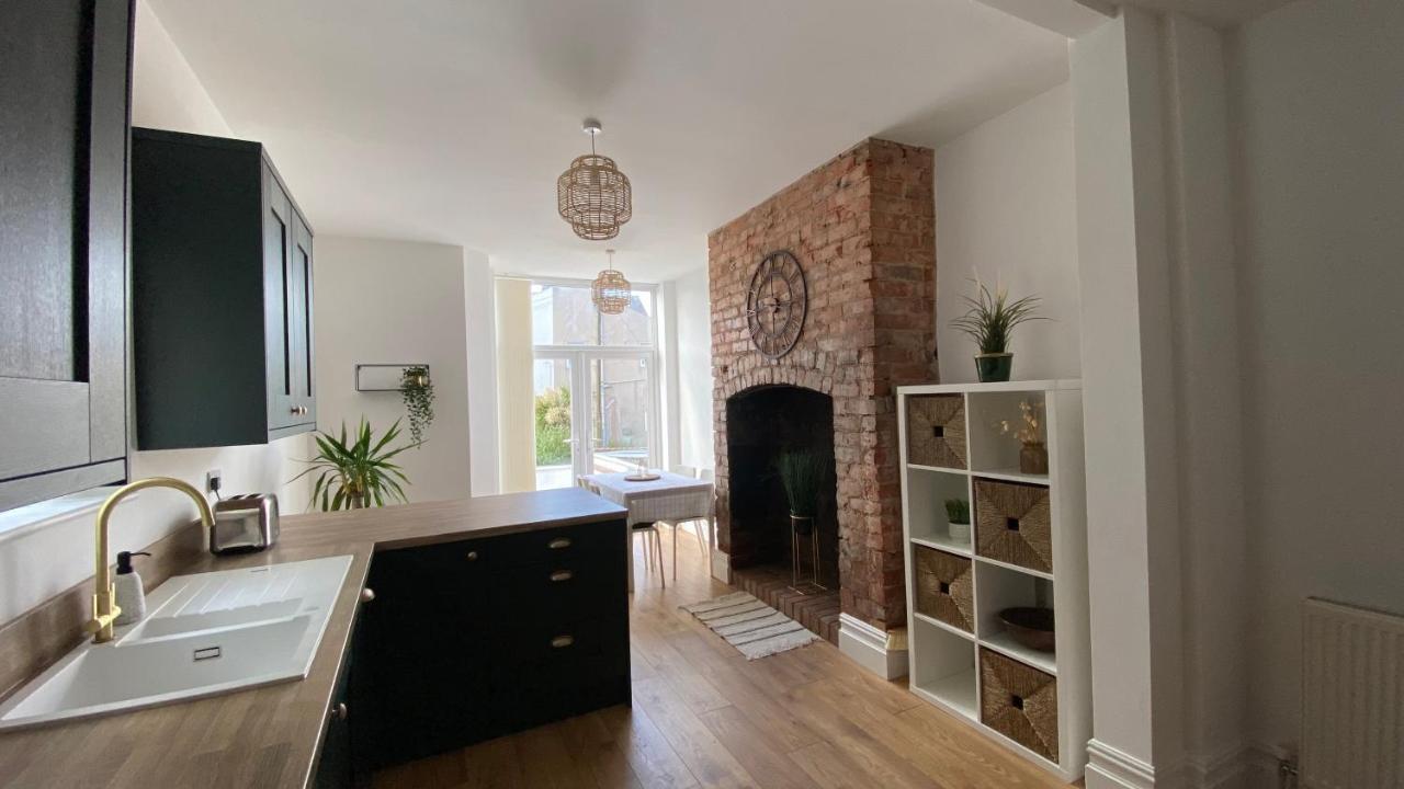 Hesketh - 4 Bedroom Seaside * Blackpool
