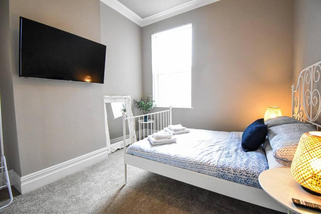 Hesketh - 4 Bedroom Seaside Blackpool