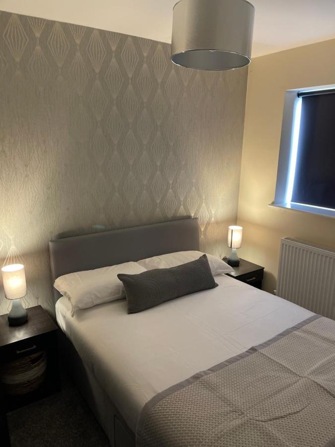 Cheerful 3 Bedroom Town House With Hot Tub * Blackpool