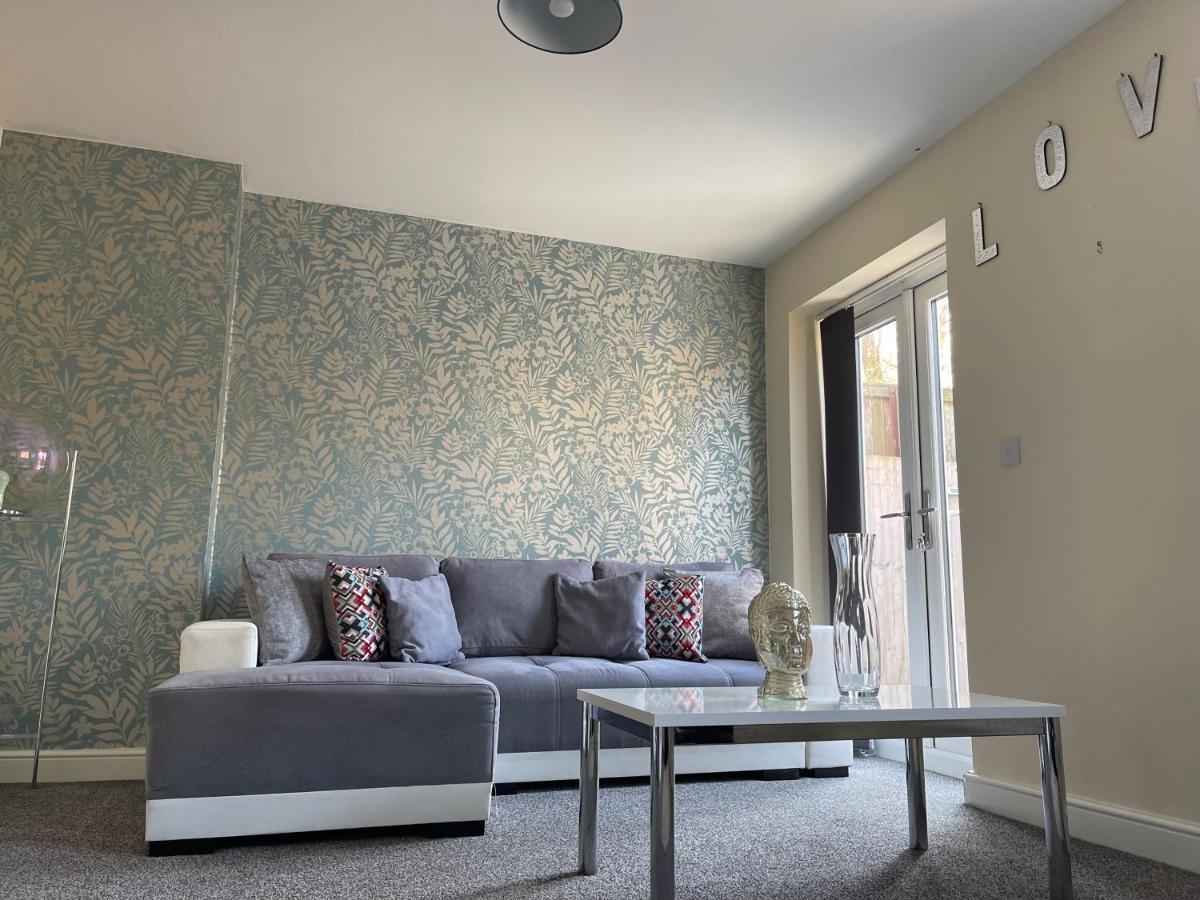 Holiday home Cheerful 3 Bedroom Town House With Hot Tub *