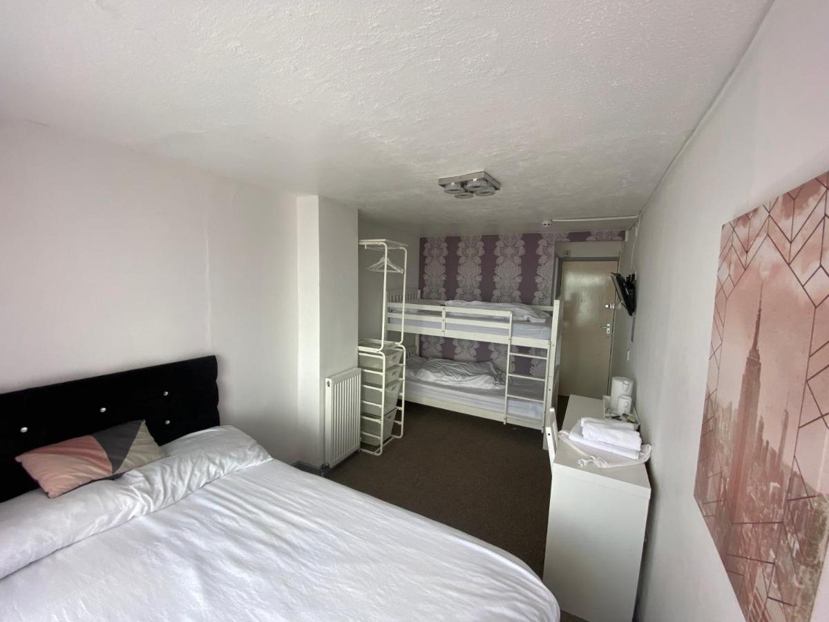 Arnies Bed & Breakfast Blackpool