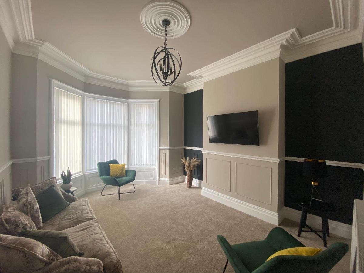 Hesketh - 4 Bedroom Seaside Villa Blackpool