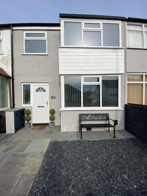 New 3 Bedroom Family With Outdoor Living Holiday home Blackpool
