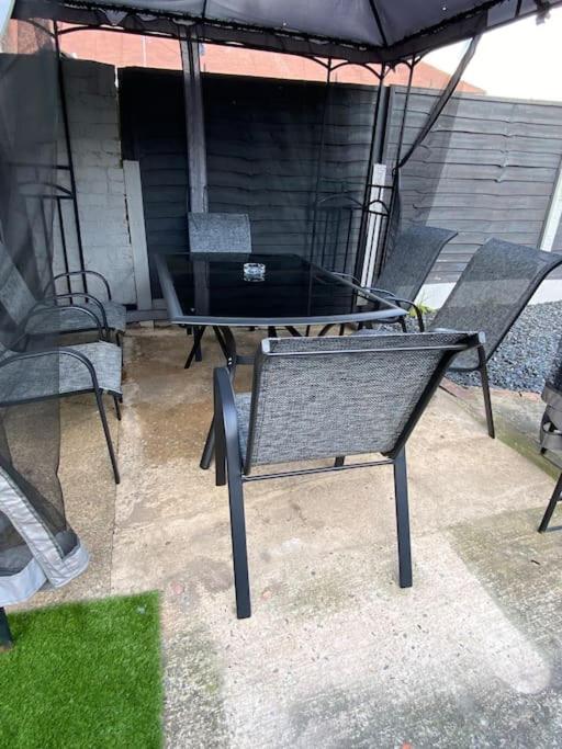 New 3 Bedroom Family With Outdoor Living *