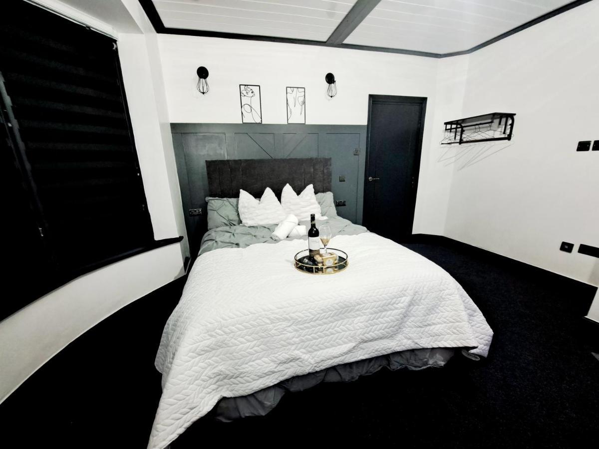 Family With Hot Tub , Family Groups Only Holiday home Blackpool