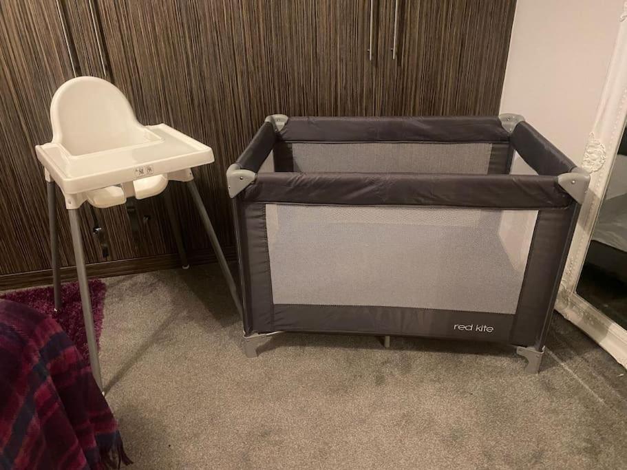 Hidden Gem W/ Parking Short Walk To Pleasure Apartment