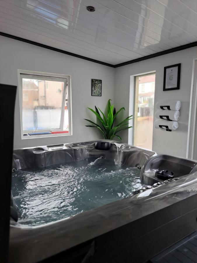 Holiday home Family With Hot Tub , Family Groups Only