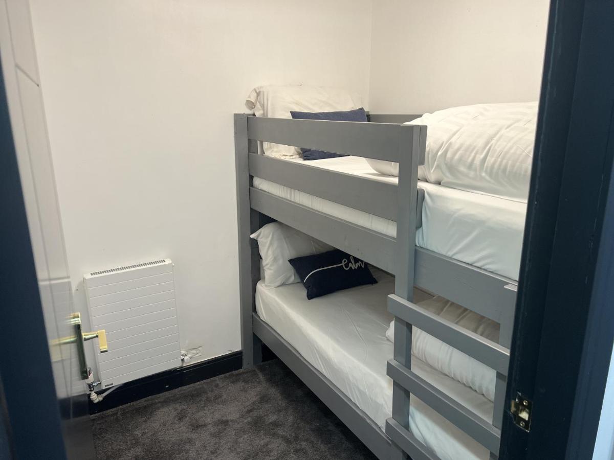 Feathers Apartment *