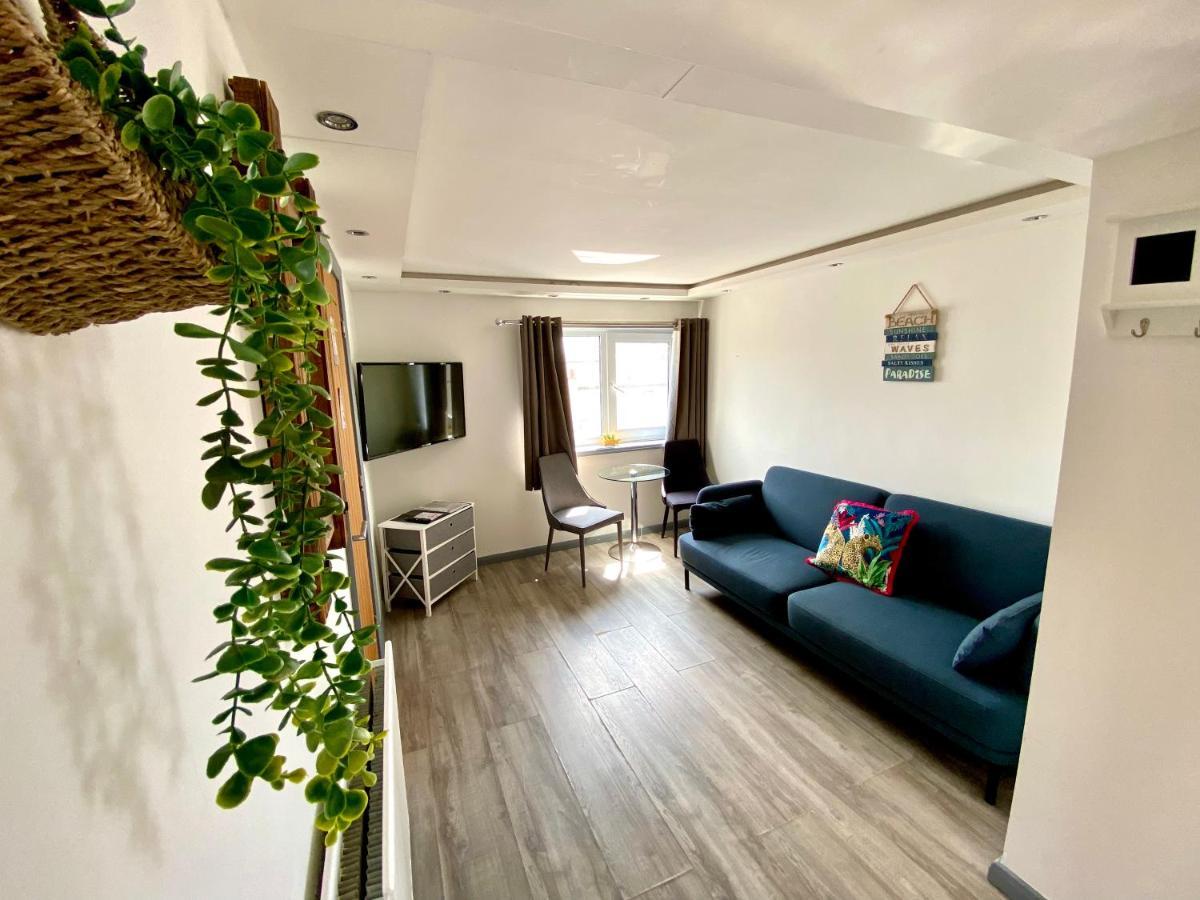 Kennedy House By Service Apartment *