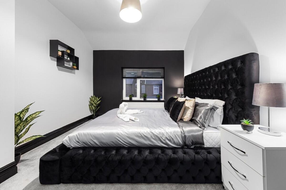Holiday home Luxury By The Sea, Beautiful 3 Bedroom House With Fast Wifi, King Bed, Lovely Garden! Blackpool's Finest Getaway Experience For Up To 8 Guests! Blackpool