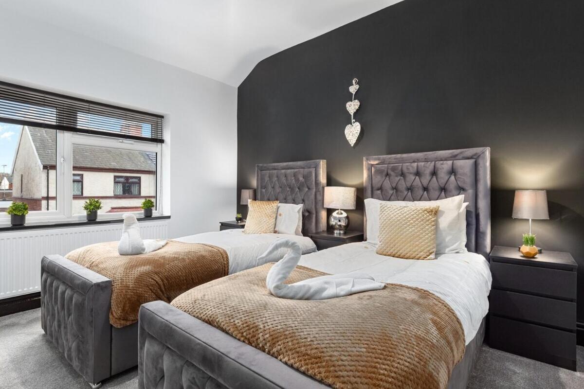 Holiday home Luxury By The Sea, Beautiful 3 Bedroom House With Fast Wifi, King Bed, Lovely Garden! Blackpool's Finest Getaway Experience For Up To 8 Guests! *