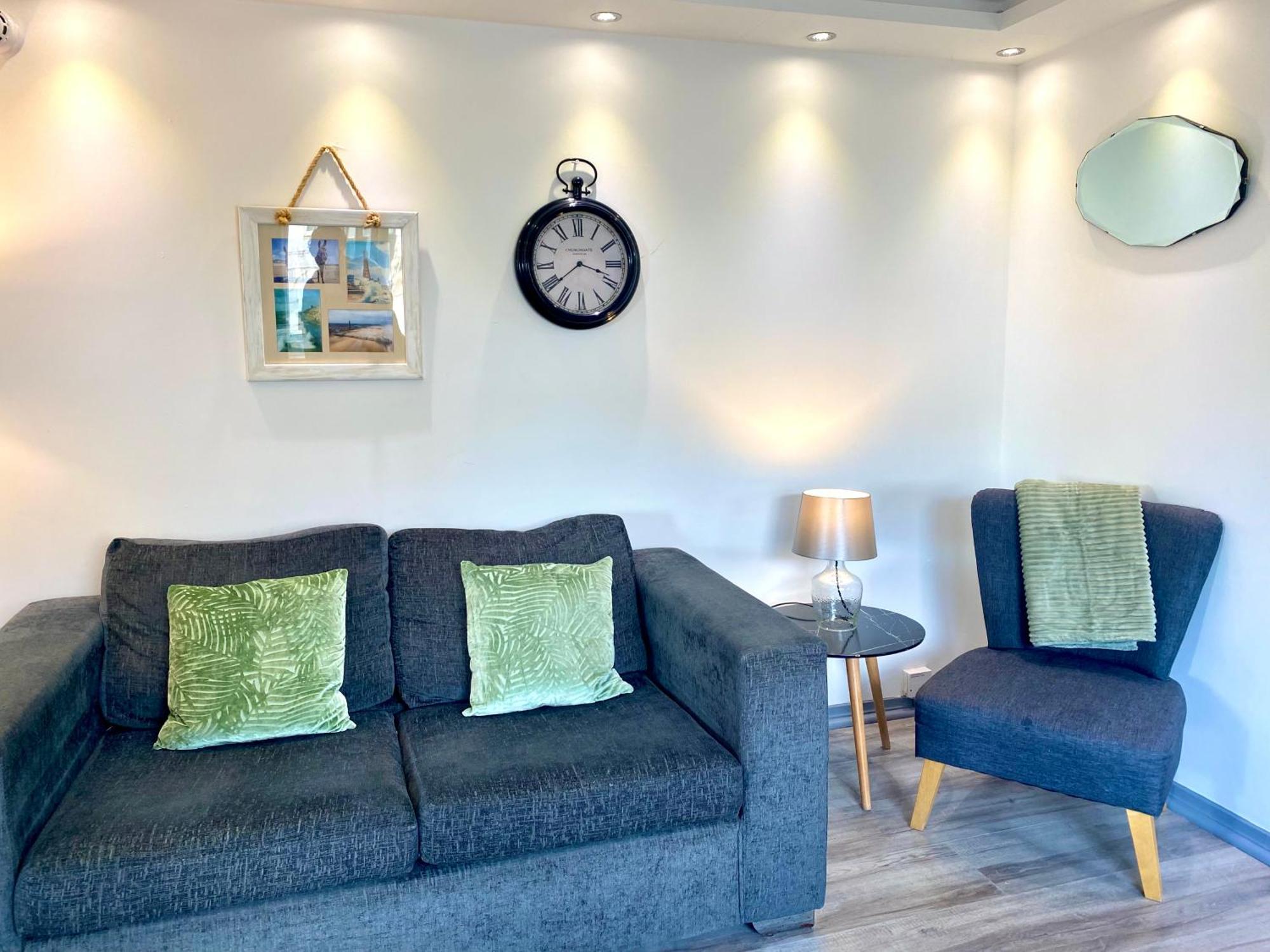 Kennedy House By Service Apartment