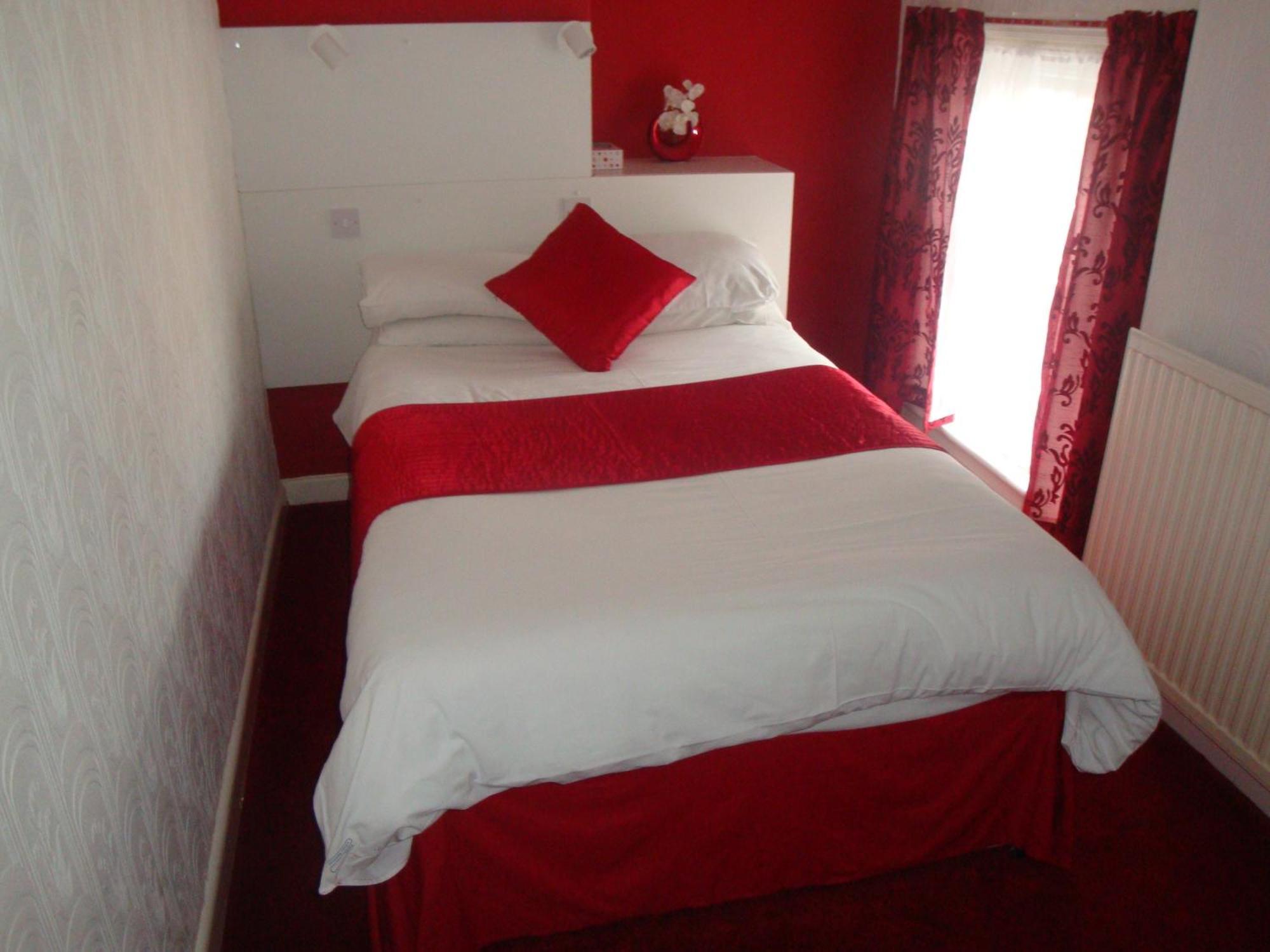 Hotel The Sandhurst 2*