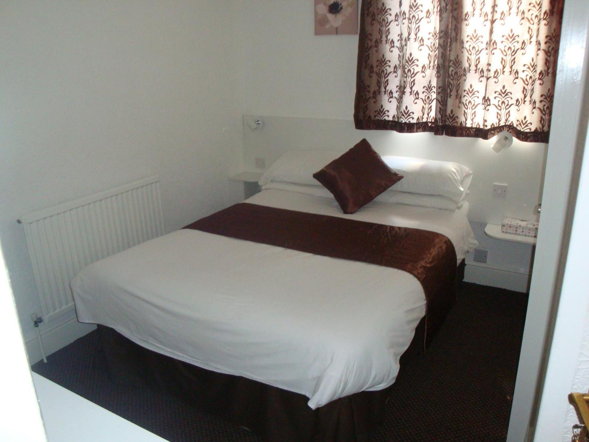 Hotel The Sandhurst 2*